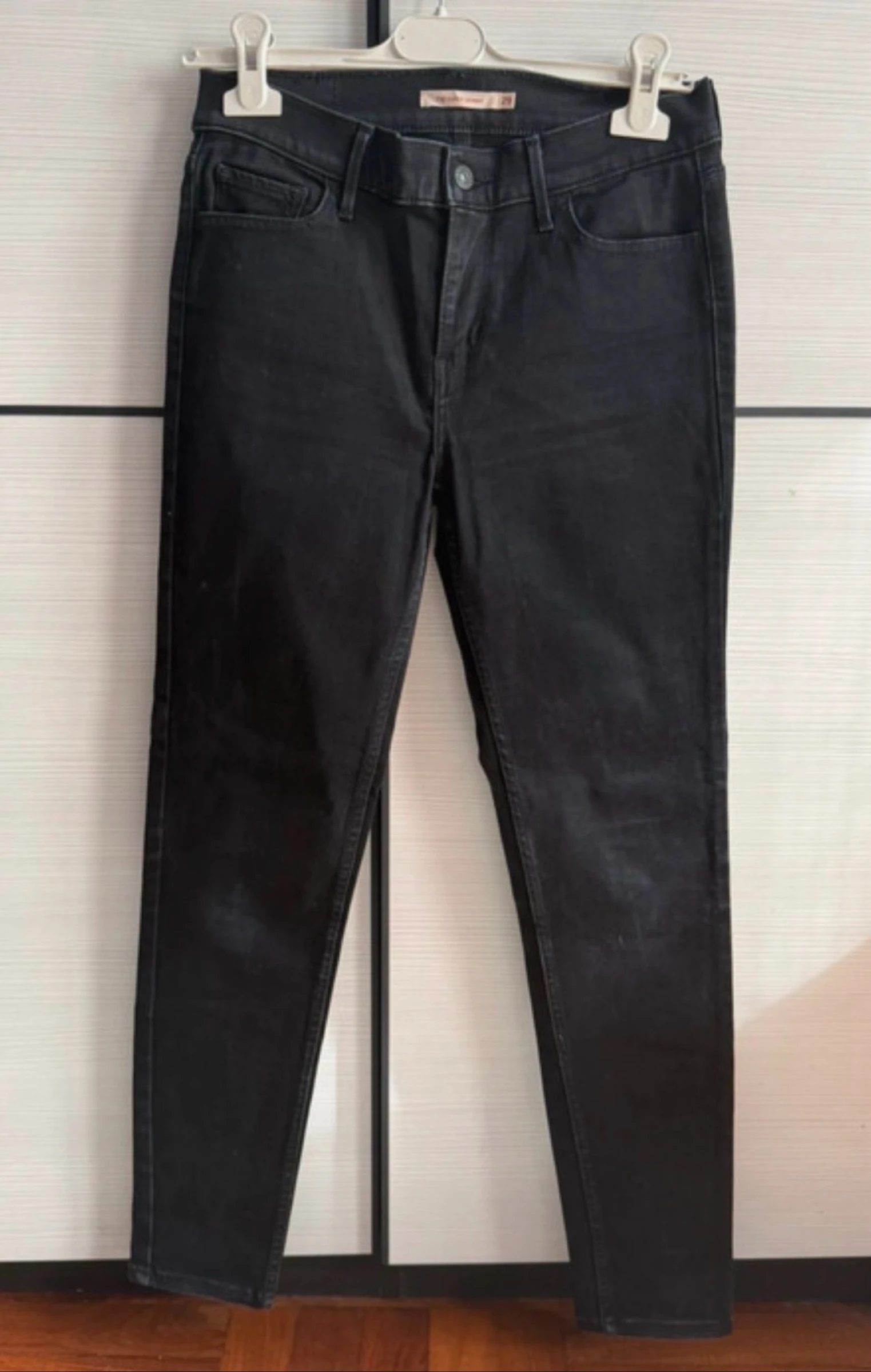 Vaqueros pitillo negros Levi's 710 Super Skinny T29